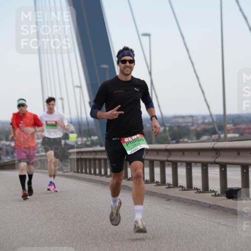 03.10.2025 - Köhlbrandbrückenlauf Jannik Wohlers http://msf.ph/oto/9153560 03.10.2025 15:19:28 Position 1 7118 meine-sportfotos.de