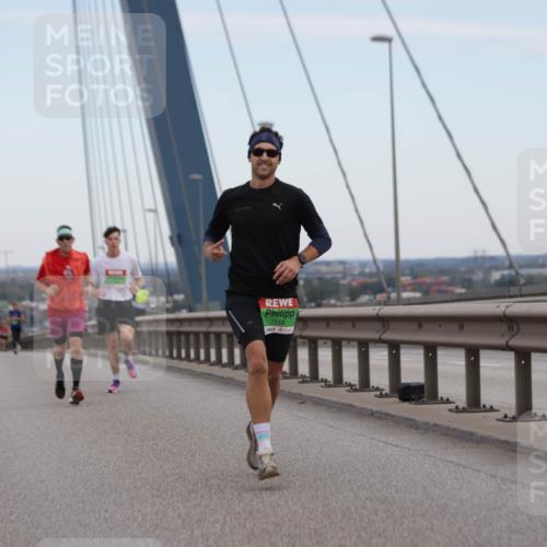 03.10.2025 - Köhlbrandbrückenlauf Jannik Wohlers http://msf.ph/oto/9153570 03.10.2025 15:19:28 Position 1 7118 meine-sportfotos.de