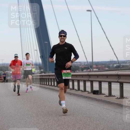 03.10.2025 - Köhlbrandbrückenlauf Jannik Wohlers http://msf.ph/oto/9153572 03.10.2025 15:19:28 Position 1 7118 meine-sportfotos.de