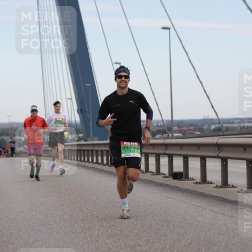 03.10.2025 - Köhlbrandbrückenlauf Jannik Wohlers http://msf.ph/oto/9153574 03.10.2025 15:19:28 Position 1 7118 meine-sportfotos.de