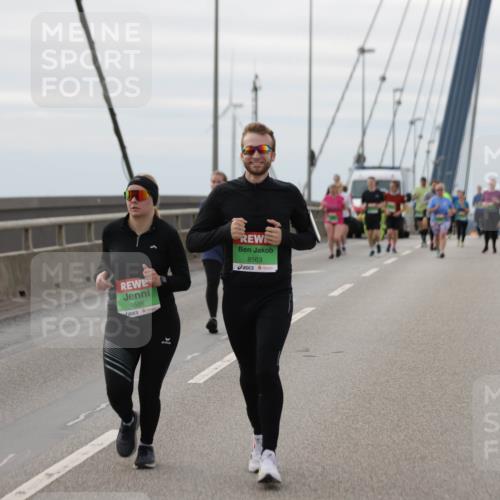03.10.2025 - Köhlbrandbrückenlauf Jannik Wohlers http://msf.ph/oto/9153577 03.10.2025 16:04:24 Position 1 7900, 8586, 8563 meine-sportfotos.de