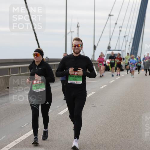 03.10.2025 - Köhlbrandbrückenlauf Jannik Wohlers http://msf.ph/oto/9153581 03.10.2025 16:04:24 Position 1 7900, 8586, 8563 meine-sportfotos.de