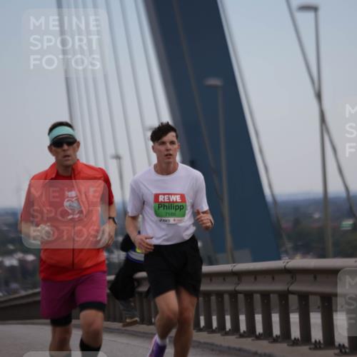 03.10.2025 - Köhlbrandbrückenlauf Jannik Wohlers http://msf.ph/oto/9153582 03.10.2025 15:19:29 Position 1 7166 meine-sportfotos.de