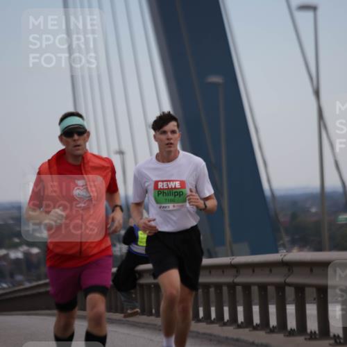 03.10.2025 - Köhlbrandbrückenlauf Jannik Wohlers http://msf.ph/oto/9153584 03.10.2025 15:19:29 Position 1 7166 meine-sportfotos.de