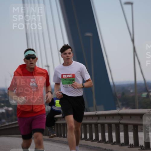 03.10.2025 - Köhlbrandbrückenlauf Jannik Wohlers http://msf.ph/oto/9153586 03.10.2025 15:19:29 Position 1 7166 meine-sportfotos.de