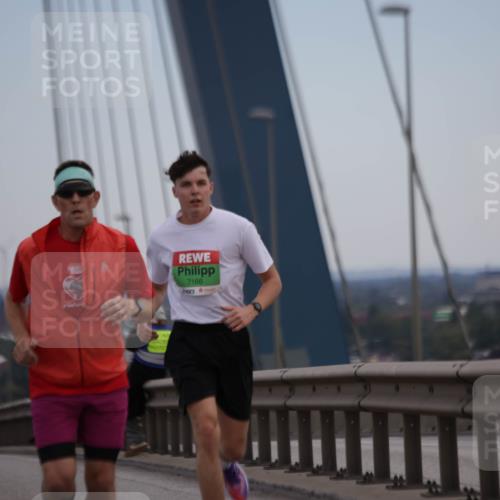 03.10.2025 - Köhlbrandbrückenlauf Jannik Wohlers http://msf.ph/oto/9153590 03.10.2025 15:19:29 Position 1 7166 meine-sportfotos.de