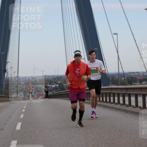 03.10.2025 - Köhlbrandbrückenlauf Jannik Wohlers http://msf.ph/oto/9153594 03.10.2025 15:19:30 Position 1  meine-sportfotos.de