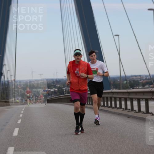 03.10.2025 - Köhlbrandbrückenlauf Jannik Wohlers http://msf.ph/oto/9153598 03.10.2025 15:19:30 Position 1  meine-sportfotos.de