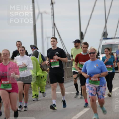 03.10.2025 - Köhlbrandbrückenlauf Jannik Wohlers http://msf.ph/oto/9153637 03.10.2025 16:04:33 Position 1 9180, 7706, 7877 meine-sportfotos.de