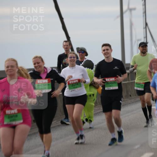 03.10.2025 - Köhlbrandbrückenlauf Jannik Wohlers http://msf.ph/oto/9153659 03.10.2025 16:04:35 Position 1 8454, 7877, 7706 meine-sportfotos.de