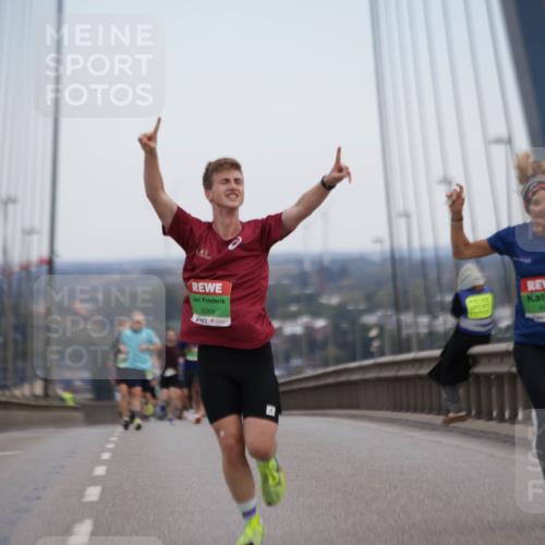03.10.2025 - Köhlbrandbrückenlauf Jannik Wohlers http://msf.ph/oto/9153660 03.10.2025 15:19:41 Position 1 9269 meine-sportfotos.de