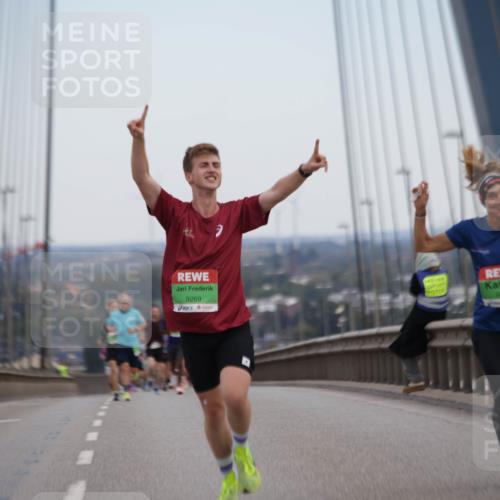 03.10.2025 - Köhlbrandbrückenlauf Jannik Wohlers http://msf.ph/oto/9153662 03.10.2025 15:19:41 Position 1 9269 meine-sportfotos.de