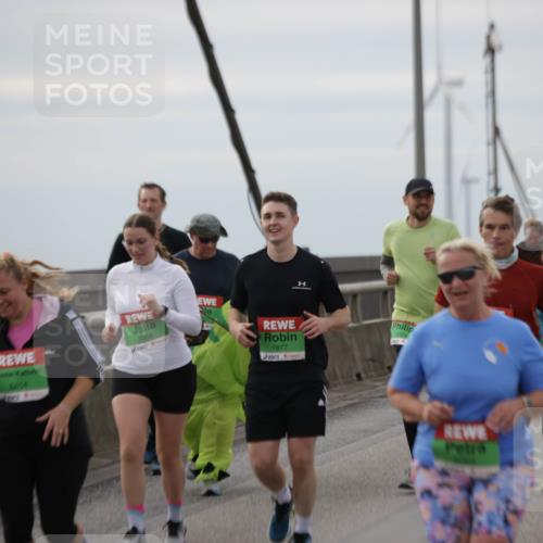 03.10.2025 - Köhlbrandbrückenlauf Jannik Wohlers http://msf.ph/oto/9153669 03.10.2025 16:04:36 Position 1 9154, 7706, 7877 meine-sportfotos.de