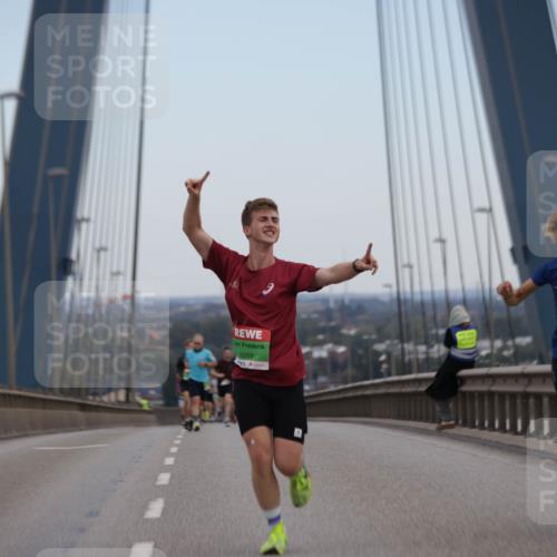 03.10.2025 - Köhlbrandbrückenlauf Jannik Wohlers http://msf.ph/oto/9153680 03.10.2025 15:19:42 Position 1 9269 meine-sportfotos.de