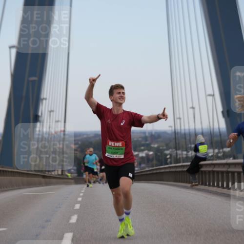 03.10.2025 - Köhlbrandbrückenlauf Jannik Wohlers http://msf.ph/oto/9153684 03.10.2025 15:19:42 Position 1 9269 meine-sportfotos.de
