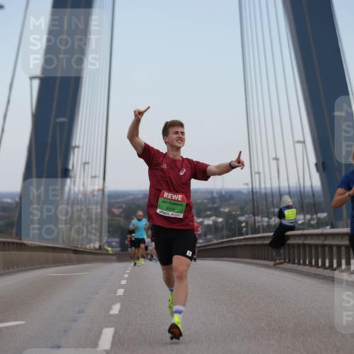 03.10.2025 - Köhlbrandbrückenlauf Jannik Wohlers http://msf.ph/oto/9153688 03.10.2025 15:19:42 Position 1 9269 meine-sportfotos.de