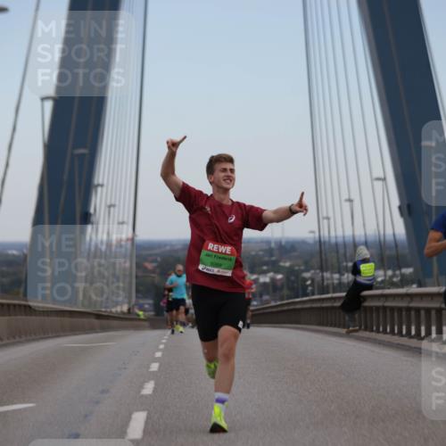 03.10.2025 - Köhlbrandbrückenlauf Jannik Wohlers http://msf.ph/oto/9153690 03.10.2025 15:19:42 Position 1 9269 meine-sportfotos.de