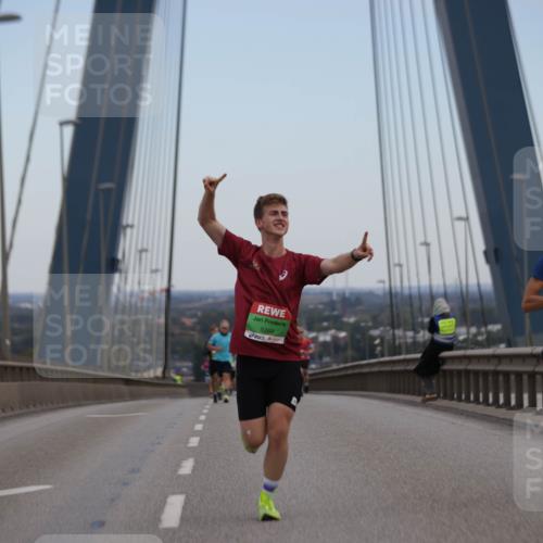 03.10.2025 - Köhlbrandbrückenlauf Jannik Wohlers http://msf.ph/oto/9153692 03.10.2025 15:19:42 Position 1 9269 meine-sportfotos.de