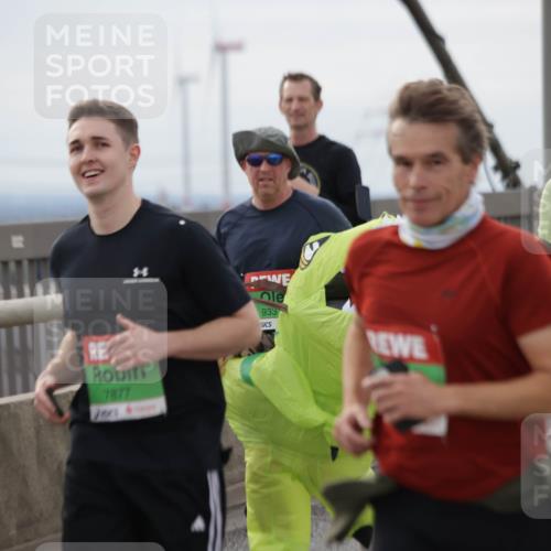 03.10.2025 - Köhlbrandbrückenlauf Jannik Wohlers http://msf.ph/oto/9153711 03.10.2025 16:04:40 Position 1 7877, 933 meine-sportfotos.de