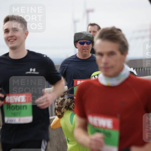 03.10.2025 - Köhlbrandbrückenlauf Jannik Wohlers http://msf.ph/oto/9153721 03.10.2025 16:04:41 Position 1 7871 meine-sportfotos.de