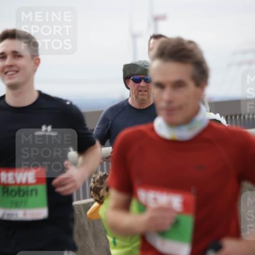 03.10.2025 - Köhlbrandbrückenlauf Jannik Wohlers http://msf.ph/oto/9153723 03.10.2025 16:04:41 Position 1 1871 meine-sportfotos.de