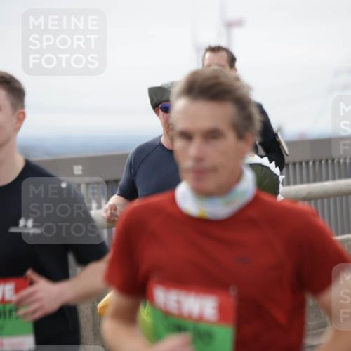 03.10.2025 - Köhlbrandbrückenlauf Jannik Wohlers http://msf.ph/oto/9153727 03.10.2025 16:04:41 Position 1  meine-sportfotos.de
