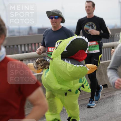 03.10.2025 - Köhlbrandbrückenlauf Jannik Wohlers http://msf.ph/oto/9153731 03.10.2025 16:04:42 Position 1 9332 meine-sportfotos.de