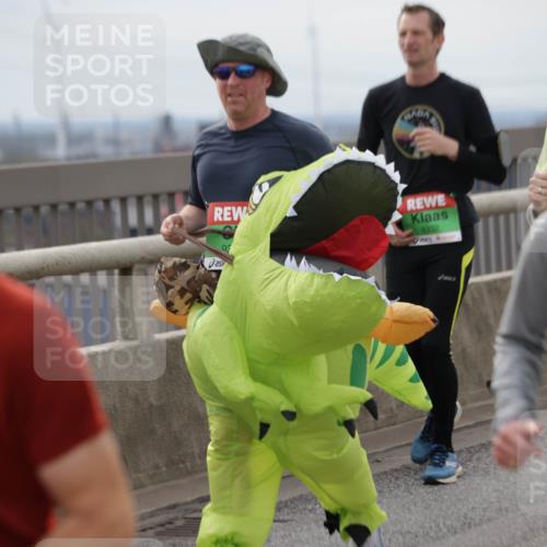 03.10.2025 - Köhlbrandbrückenlauf Jannik Wohlers http://msf.ph/oto/9153733 03.10.2025 16:04:42 Position 1 9332, 93 meine-sportfotos.de