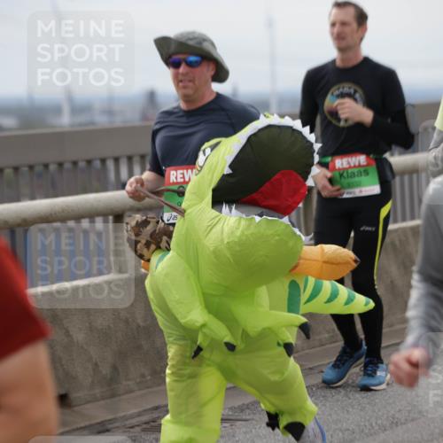 03.10.2025 - Köhlbrandbrückenlauf Jannik Wohlers http://msf.ph/oto/9153735 03.10.2025 16:04:42 Position 1 9332 meine-sportfotos.de