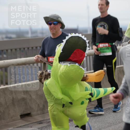 03.10.2025 - Köhlbrandbrückenlauf Jannik Wohlers http://msf.ph/oto/9153739 03.10.2025 16:04:42 Position 1 53, 9332 meine-sportfotos.de