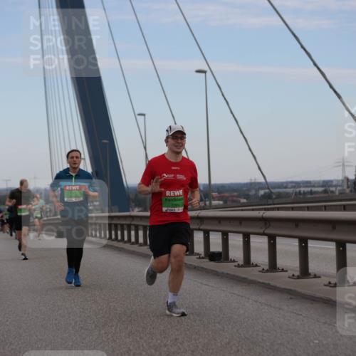 03.10.2025 - Köhlbrandbrückenlauf Jannik Wohlers http://msf.ph/oto/9153750 03.10.2025 15:21:29 Position 1 7089 meine-sportfotos.de