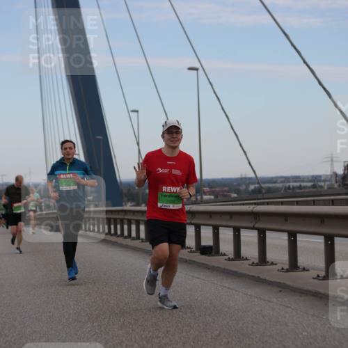 03.10.2025 - Köhlbrandbrückenlauf Jannik Wohlers http://msf.ph/oto/9153752 03.10.2025 15:21:29 Position 1 7089 meine-sportfotos.de