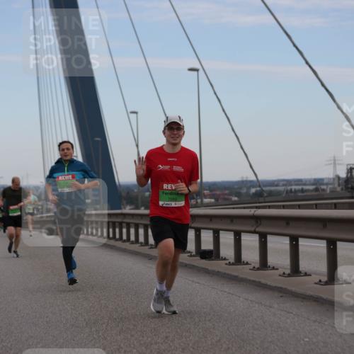 03.10.2025 - Köhlbrandbrückenlauf Jannik Wohlers http://msf.ph/oto/9153754 03.10.2025 15:21:29 Position 1 7089 meine-sportfotos.de