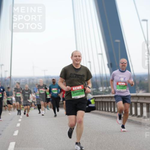03.10.2025 - Köhlbrandbrückenlauf Jannik Wohlers http://msf.ph/oto/9153766 03.10.2025 15:21:32 Position 1 9087, 7121 meine-sportfotos.de