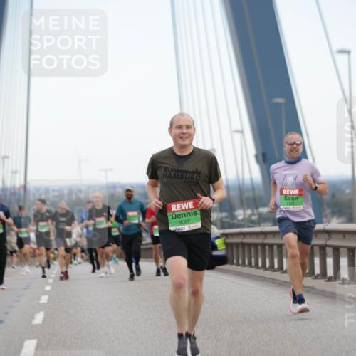 03.10.2025 - Köhlbrandbrückenlauf Jannik Wohlers http://msf.ph/oto/9153770 03.10.2025 15:21:32 Position 1 25, 0975, 9087, 7121 meine-sportfotos.de