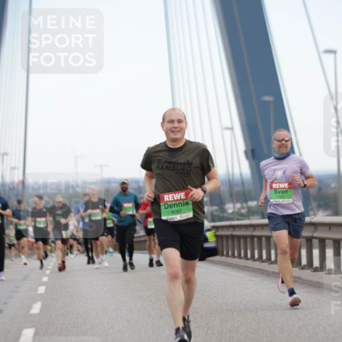 03.10.2025 - Köhlbrandbrückenlauf Jannik Wohlers http://msf.ph/oto/9153772 03.10.2025 15:21:32 Position 1 21, 0975, 9087, 7121 meine-sportfotos.de