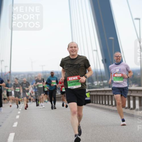 03.10.2025 - Köhlbrandbrückenlauf Jannik Wohlers http://msf.ph/oto/9153774 03.10.2025 15:21:32 Position 1 21, 0975, 9087, 7121 meine-sportfotos.de