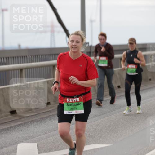 03.10.2025 - Köhlbrandbrückenlauf Jannik Wohlers http://msf.ph/oto/9153777 03.10.2025 16:04:44 Position 1 8935 meine-sportfotos.de