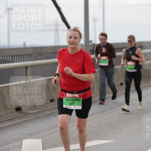 03.10.2025 - Köhlbrandbrückenlauf Jannik Wohlers http://msf.ph/oto/9153779 03.10.2025 16:04:44 Position 1 8935 meine-sportfotos.de