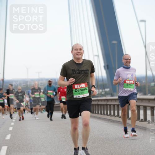 03.10.2025 - Köhlbrandbrückenlauf Jannik Wohlers http://msf.ph/oto/9153780 03.10.2025 15:21:32 Position 1 28, 0975, 7121, 9087 meine-sportfotos.de