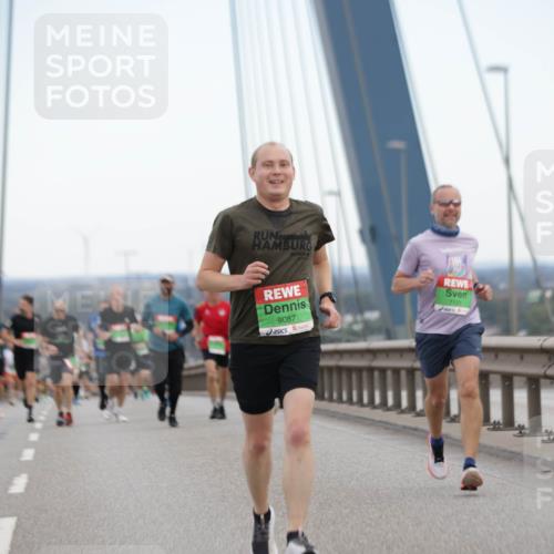03.10.2025 - Köhlbrandbrückenlauf Jannik Wohlers http://msf.ph/oto/9153782 03.10.2025 15:21:32 Position 1 28, 0976, 9087, 7121 meine-sportfotos.de