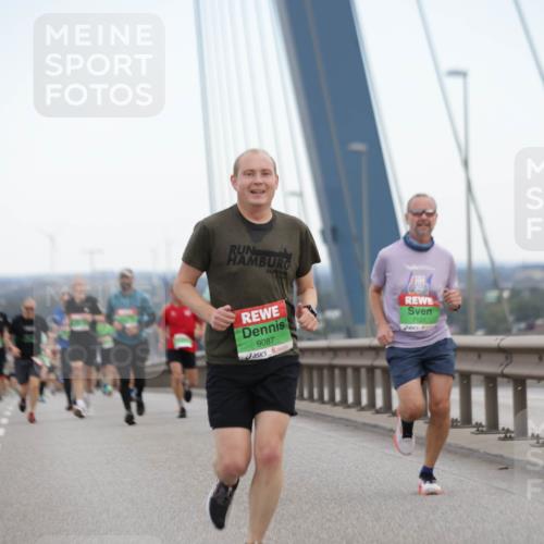 03.10.2025 - Köhlbrandbrückenlauf Jannik Wohlers http://msf.ph/oto/9153788 03.10.2025 15:21:32 Position 1 21, 09, 949, 9087, 7121 meine-sportfotos.de