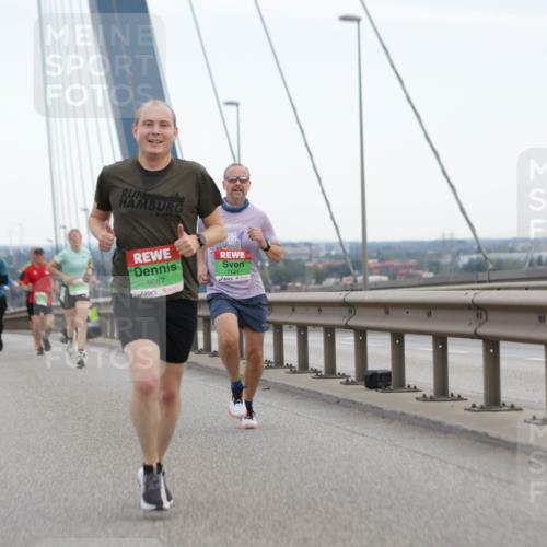 03.10.2025 - Köhlbrandbrückenlauf Jannik Wohlers http://msf.ph/oto/9153790 03.10.2025 15:21:33 Position 1 21, 0975, 9087, 7121 meine-sportfotos.de