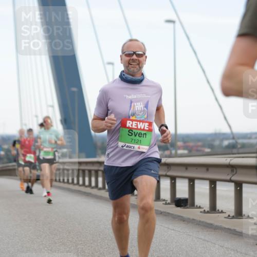 03.10.2025 - Köhlbrandbrückenlauf Jannik Wohlers http://msf.ph/oto/9153802 03.10.2025 15:21:35 Position 1 7121 meine-sportfotos.de