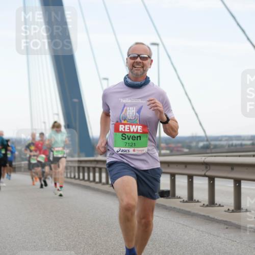 03.10.2025 - Köhlbrandbrückenlauf Jannik Wohlers http://msf.ph/oto/9153812 03.10.2025 15:21:35 Position 1 7121 meine-sportfotos.de