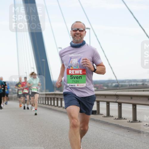 03.10.2025 - Köhlbrandbrückenlauf Jannik Wohlers http://msf.ph/oto/9153814 03.10.2025 15:21:35 Position 1 7121 meine-sportfotos.de