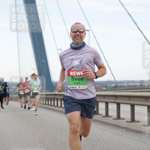 03.10.2025 - Köhlbrandbrückenlauf Jannik Wohlers http://msf.ph/oto/9153816 03.10.2025 15:21:35 Position 1 7121 meine-sportfotos.de