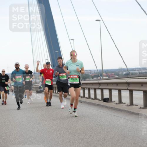03.10.2025 - Köhlbrandbrückenlauf Jannik Wohlers http://msf.ph/oto/9153840 03.10.2025 15:21:38 Position 1 7271 meine-sportfotos.de