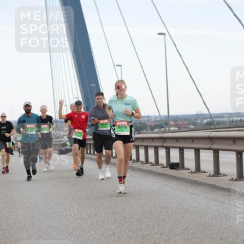 03.10.2025 - Köhlbrandbrückenlauf Jannik Wohlers http://msf.ph/oto/9153842 03.10.2025 15:21:38 Position 1 7271 meine-sportfotos.de