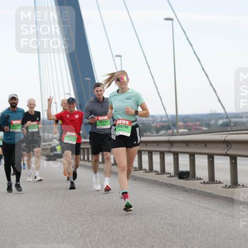 03.10.2025 - Köhlbrandbrückenlauf Jannik Wohlers http://msf.ph/oto/9153846 03.10.2025 15:21:38 Position 1 7271 meine-sportfotos.de